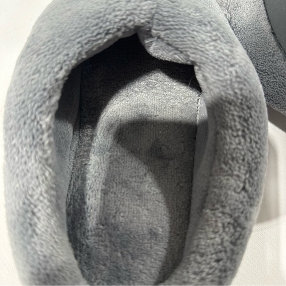 Gray supersoft Isotoner slippers, size 7 to 8 - Picture 5 of 5
